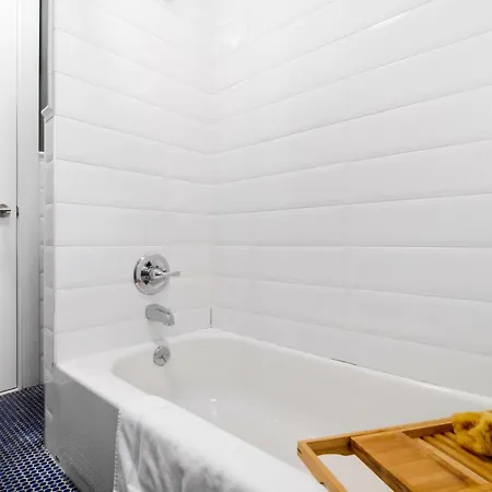 Fifth Avenue Ultra Luxurious Two Bedroom - Domenico Vacca Building 5d Apartment *