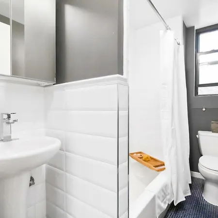 Fifth Avenue Ultra Luxurious Two Bedroom - Domenico Vacca Building 5d Apartment New York