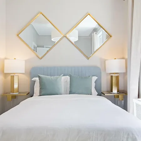 Fifth Avenue Ultra Luxurious Two Bedroom - Domenico Vacca Building 5d New York