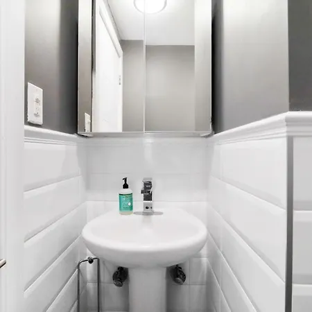 Fifth Avenue Ultra Luxurious Two Bedroom - Domenico Vacca Building 5d New York