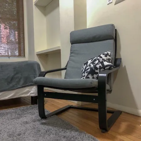 Cozy Downtown Apartment