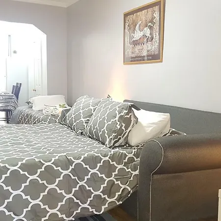 Apartment East Side - Free Street Parking & Wifi *
