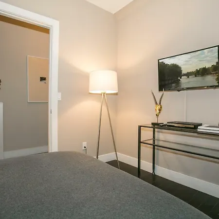 Prime Fifth Avenue Ultra Luxurious Large 3 Bedroom - Gym /doorman/elevator A * New York