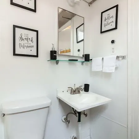 One Bedroom / Studio Private Entrance Apartment