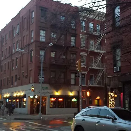 Apartment East Side - Free Street Parking & Wifi