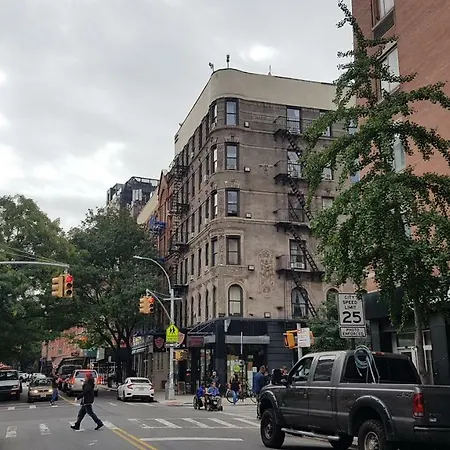 Apartment East Side - Free Street Parking & Wifi *
