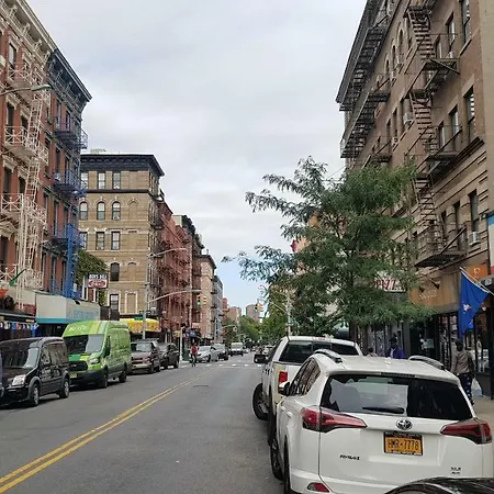 Apartment East Side - Free Street Parking & Wifi *