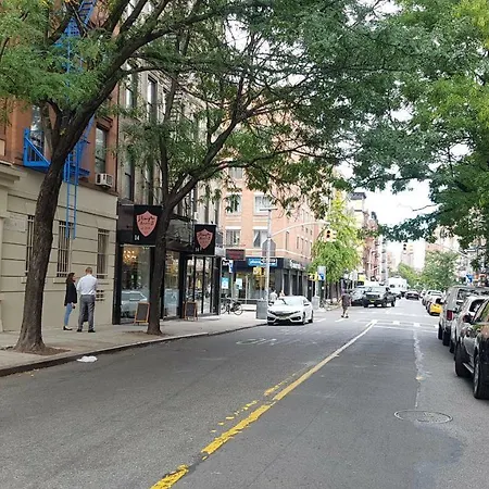 Apartment East Side - Free Street Parking & Wifi