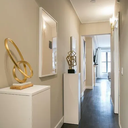 Prime Fifth Avenue Ultra Luxurious Large 3 Bedroom - Gym /doorman/elevator A Apartment