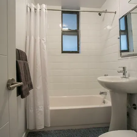Apartment Prime Fifth Avenue Ultra Luxurious Large 3 Bedroom - Gym /doorman/elevator A *