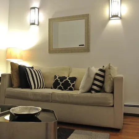 Apartment Beautifully Decorated Steps To Central Park *