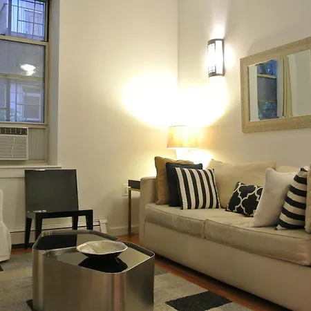 Apartment Beautifully Decorated Steps To Central Park New York