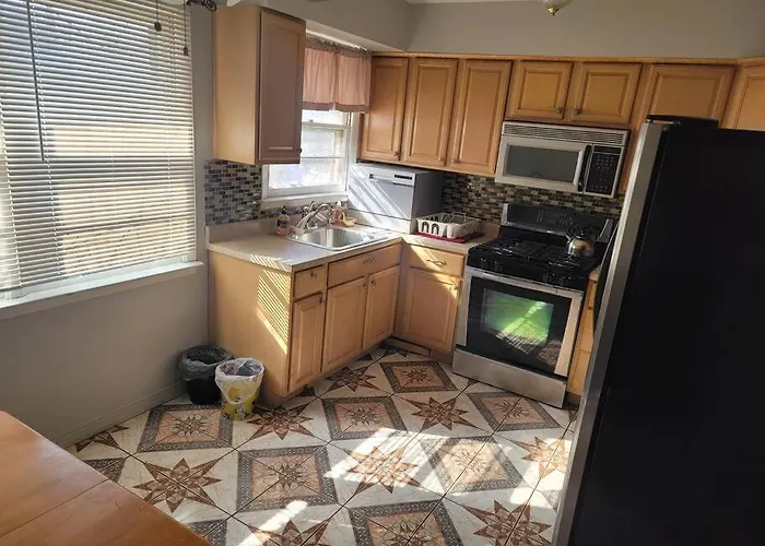 Private Apt Near Ferry And Park