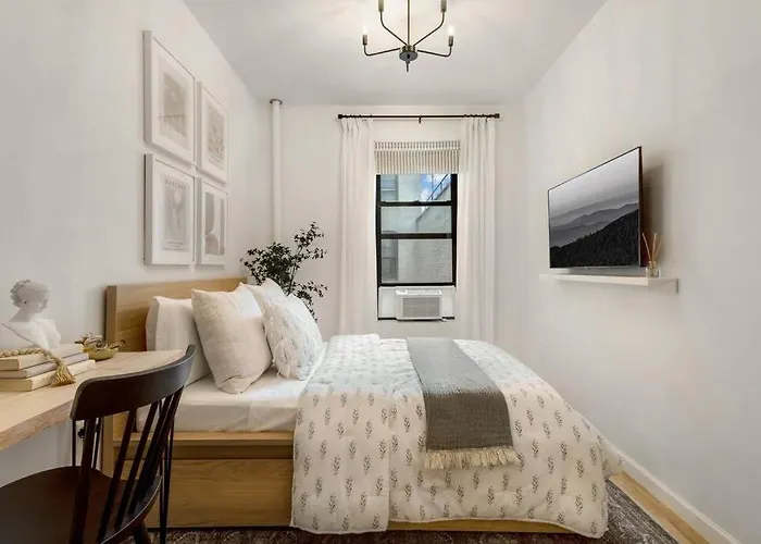 Bright Designer Cottage In Historic Harlem