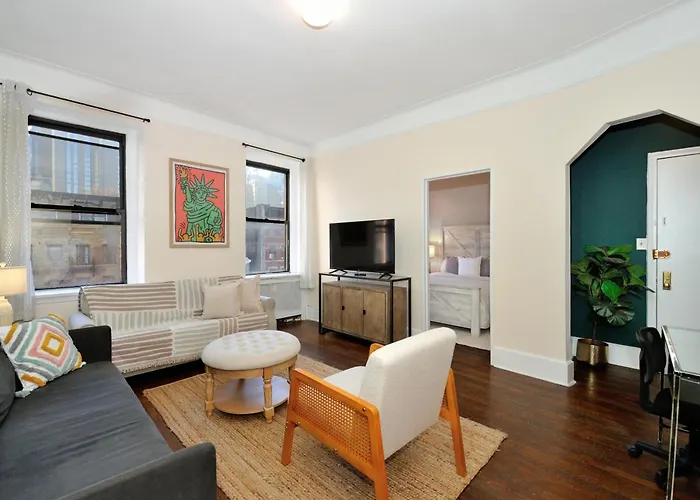 5 Bedroom 2 Bath Full Floor Midtown