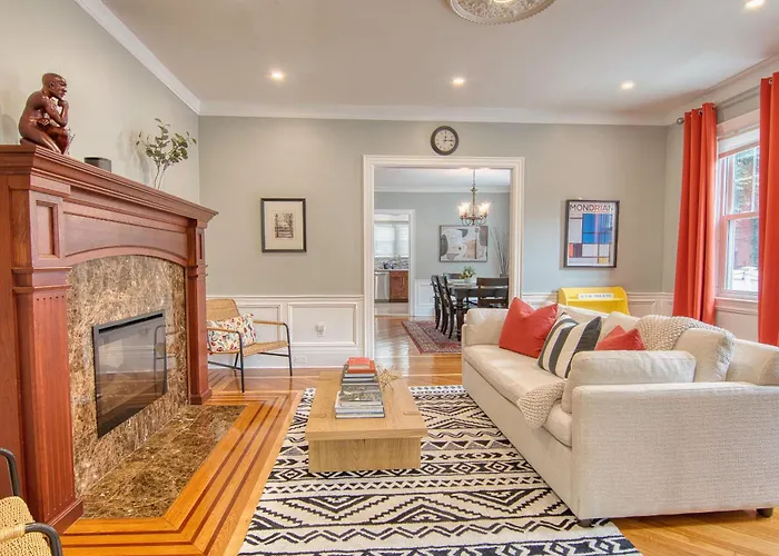 Prime Location, King Beds, Outdoor Space, Bbq Grill, Free Parking, Wifi, Luxe