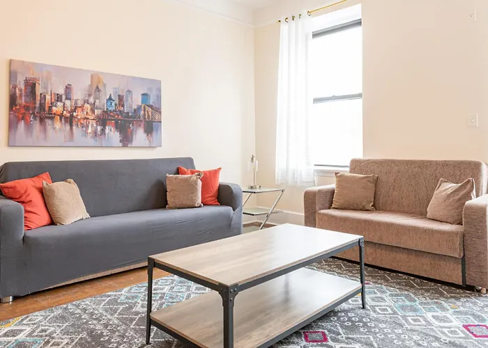 5 Bedroom 2 Bath Full Floor Midtown