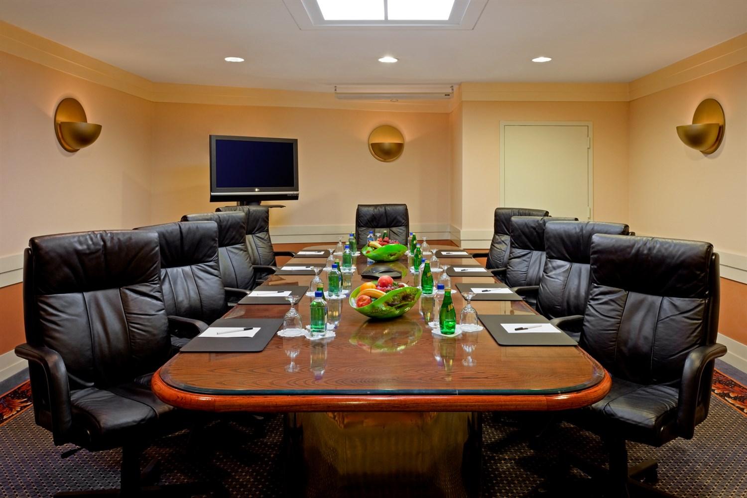 Doubletree By Hilton New York-laguardia 3*