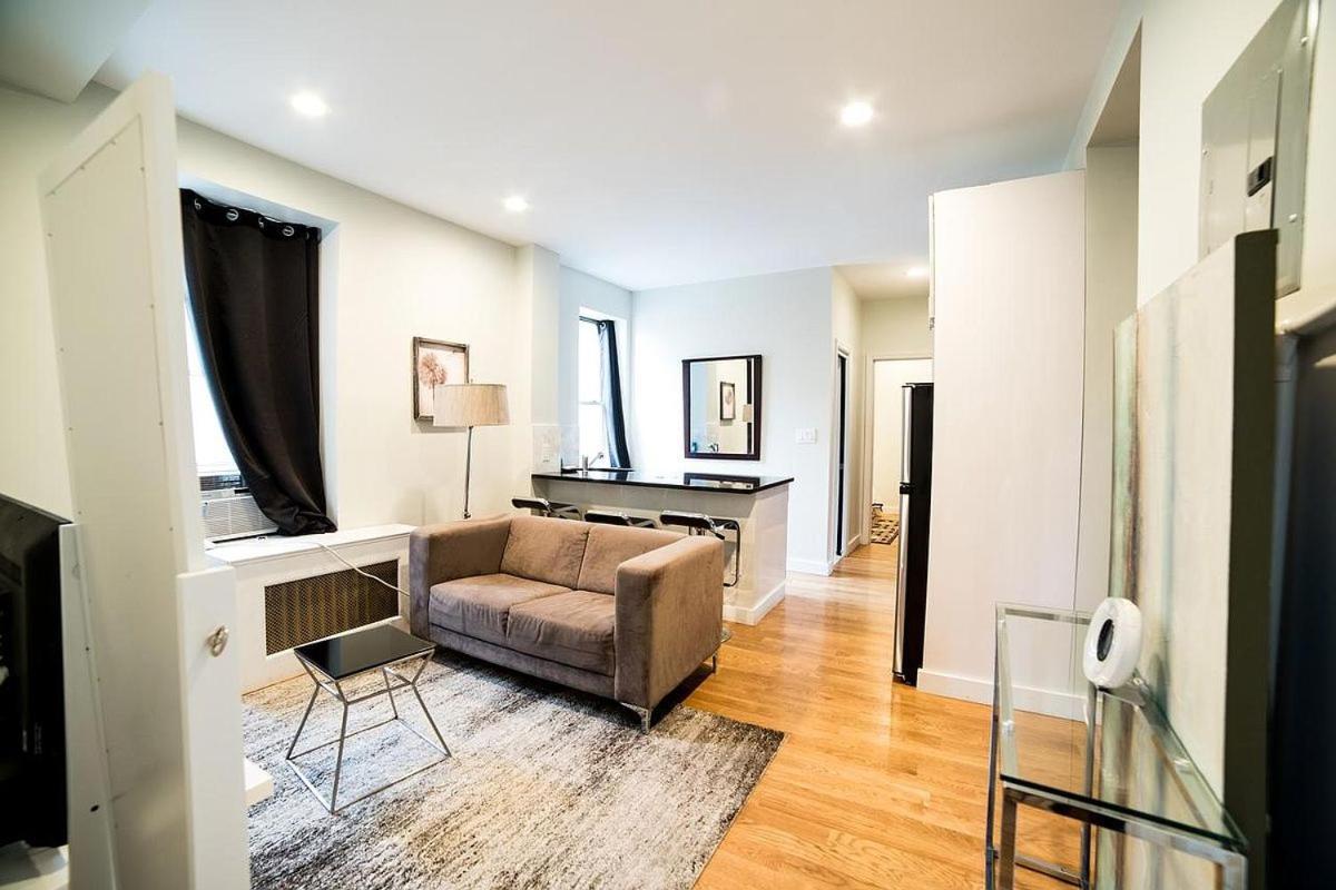 Apartment Newly Renovated Heart Of Lower East Side 2br 1ba, 5 Min Walk To Soho, 1 Block To Whole Foods, Washer Dryer! New York