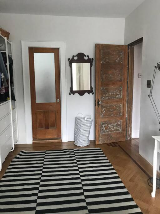 Artsy Elegant 4-Br Townhouse Quiet Brooklyn Block * New York