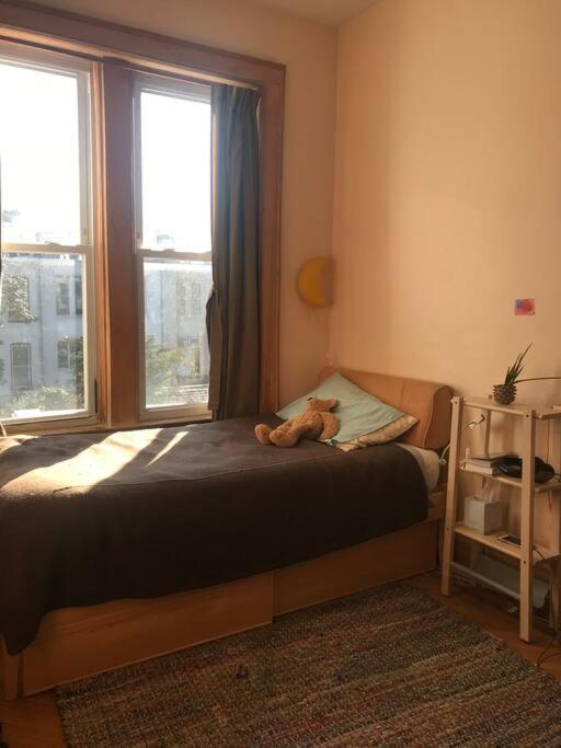 Artsy Elegant 4-Br Townhouse Quiet Brooklyn Block *