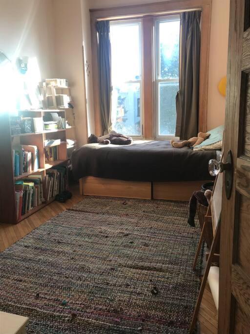 Artsy Elegant 4-Br Townhouse Quiet Brooklyn Block New York