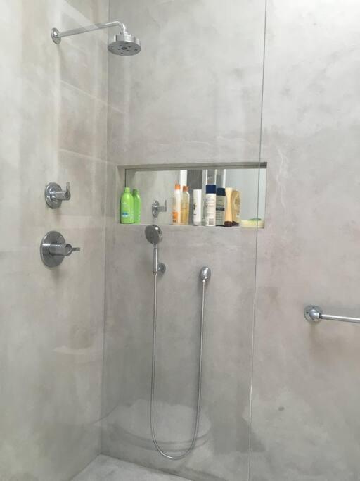 Holiday home Artsy Elegant 4-Br Townhouse Quiet Brooklyn Block New York