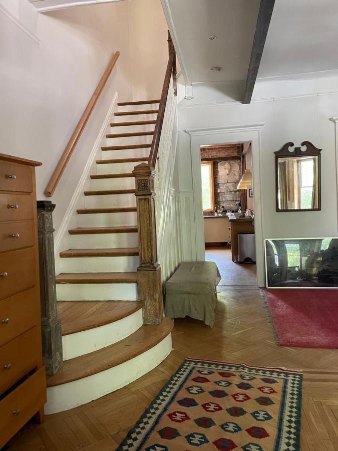 Artsy Elegant 4-Br Townhouse Quiet Brooklyn Block New York