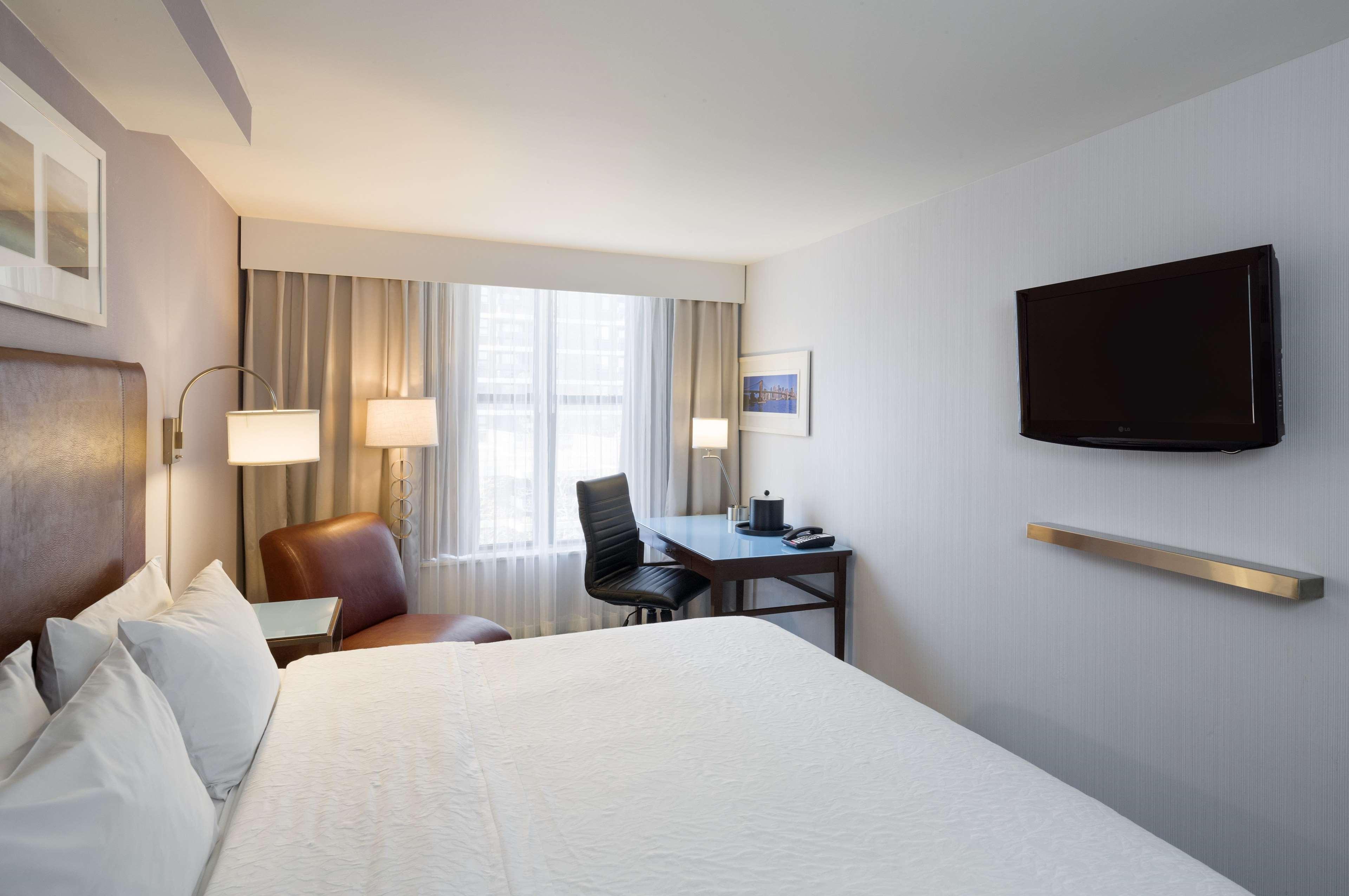Hampton By Hilton Seaport Hotel 2*