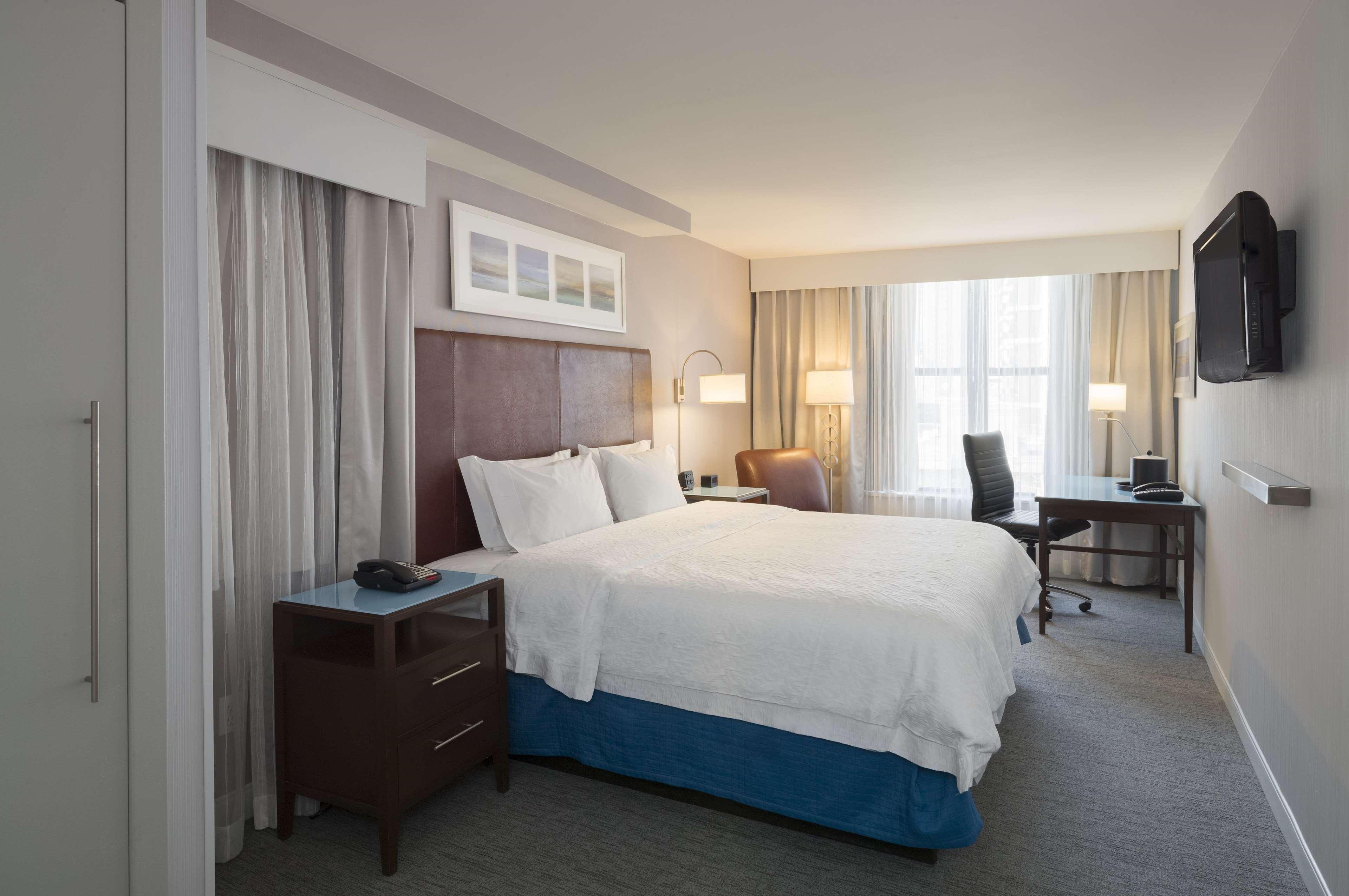 Hampton By Hilton Seaport New York