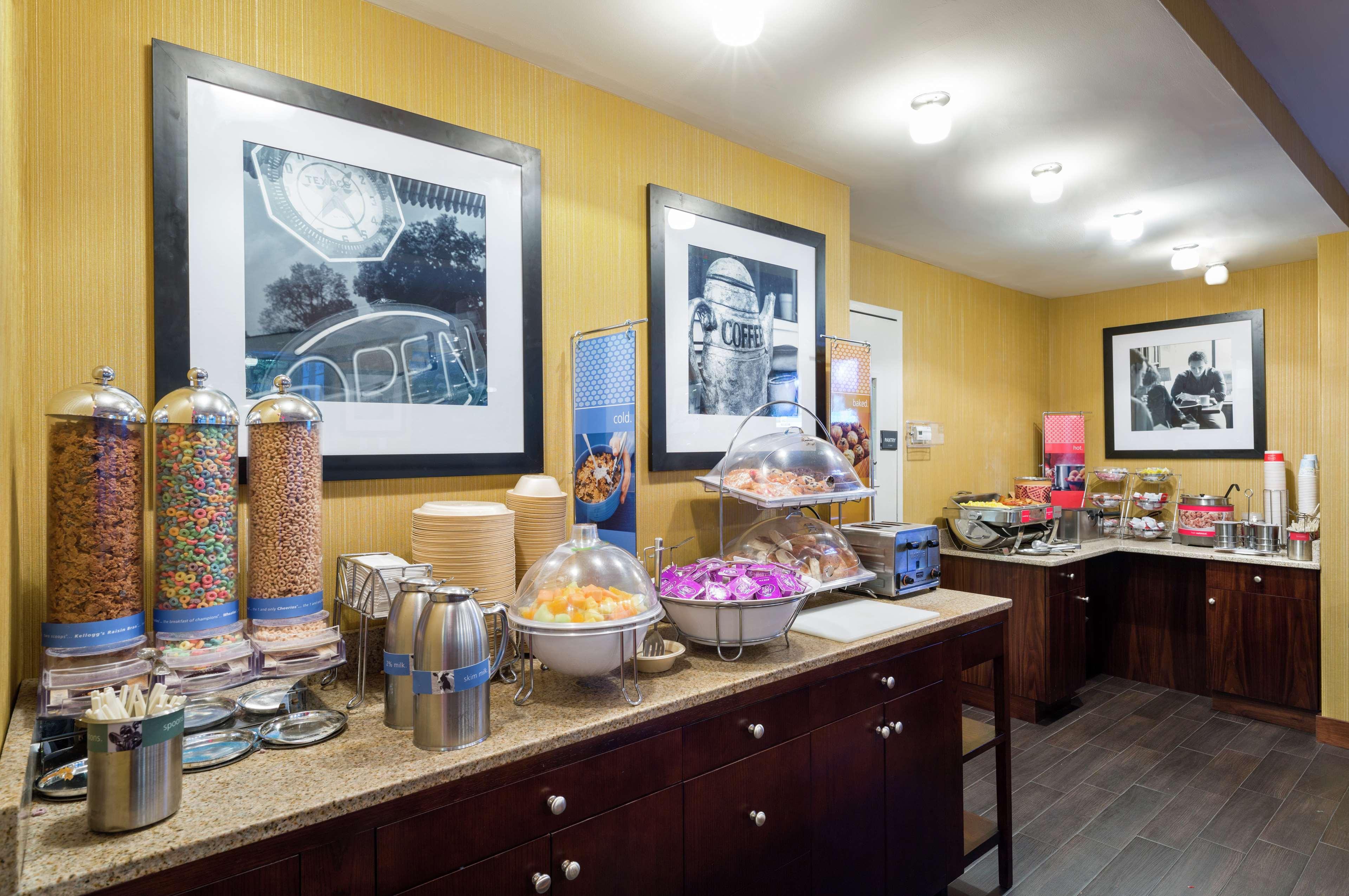 Hotel Hampton By Hilton Seaport 2*