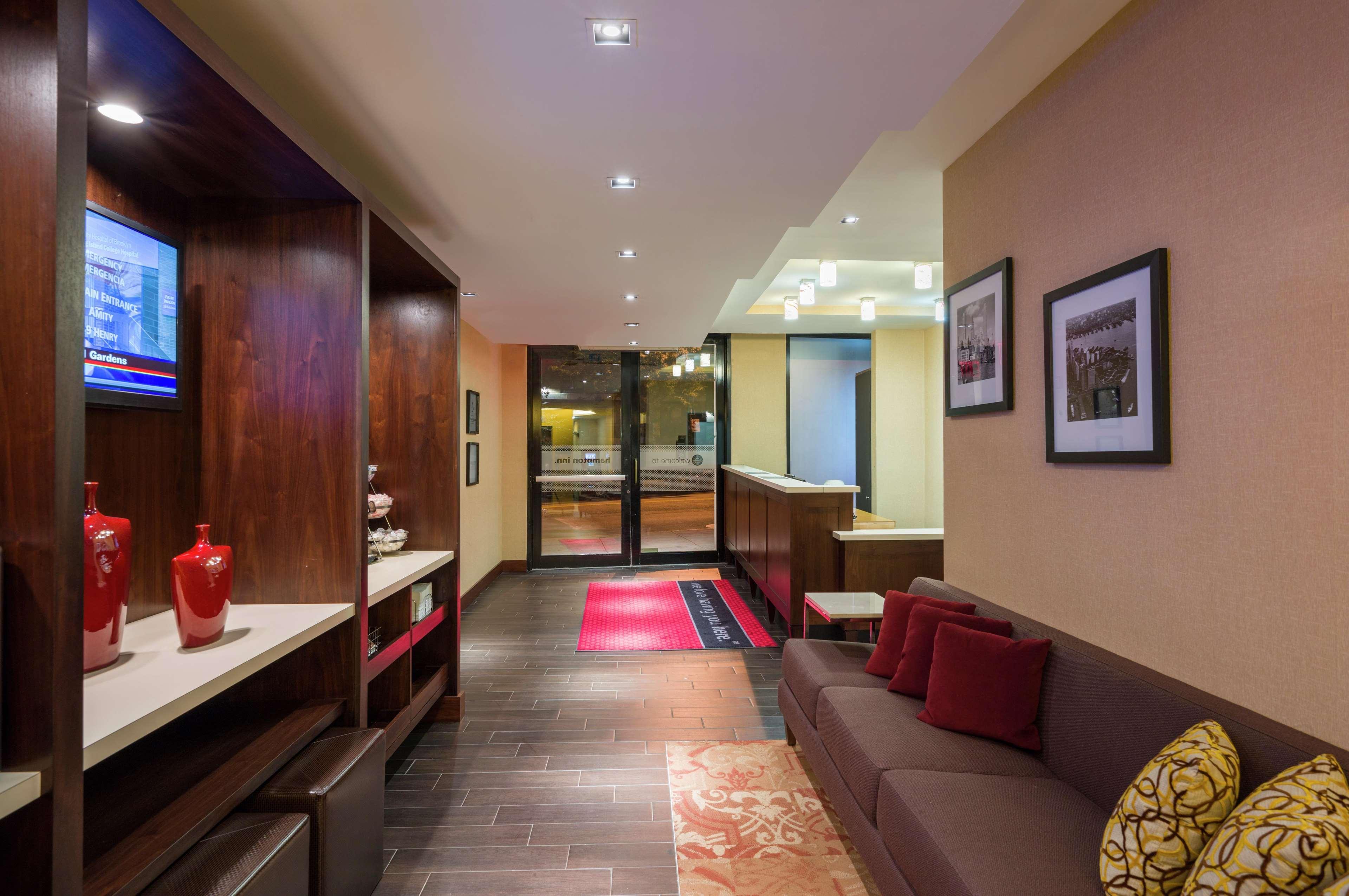 Hampton By Hilton Seaport Hotel 2*