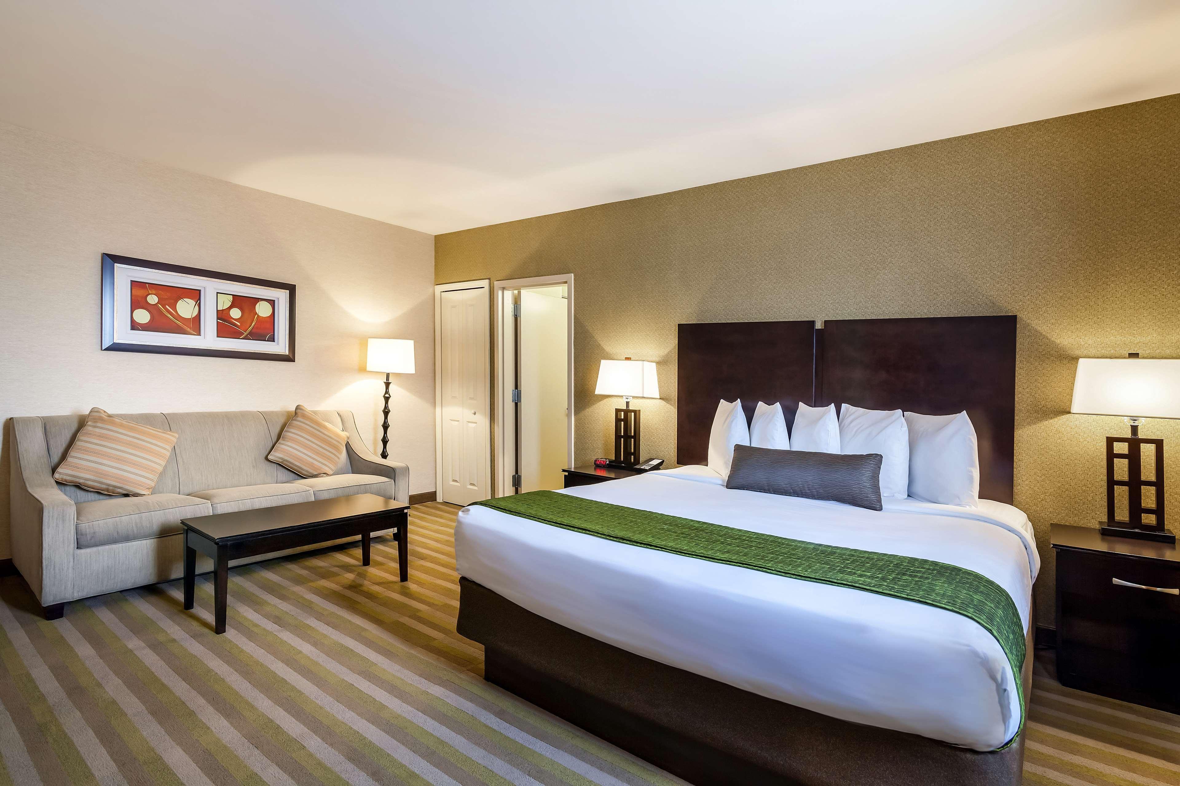 Western Plaza Hotel 3*