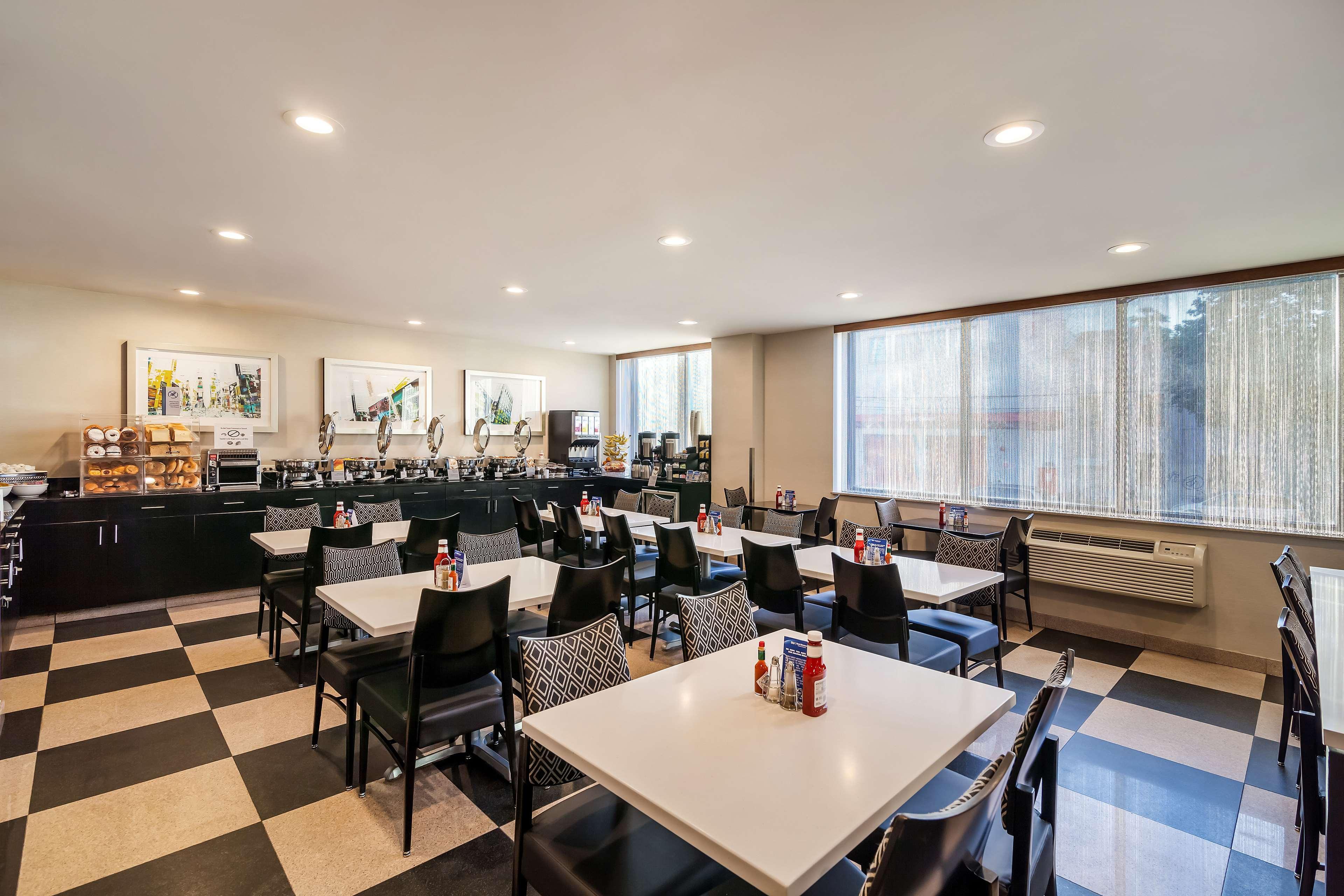 Hotel Western Plaza New York