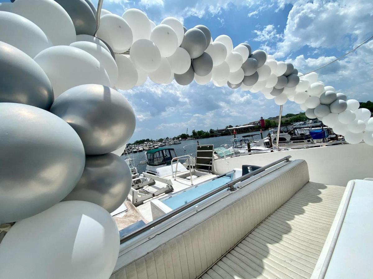 Oceanfront 3-decks @ Yacht Botel