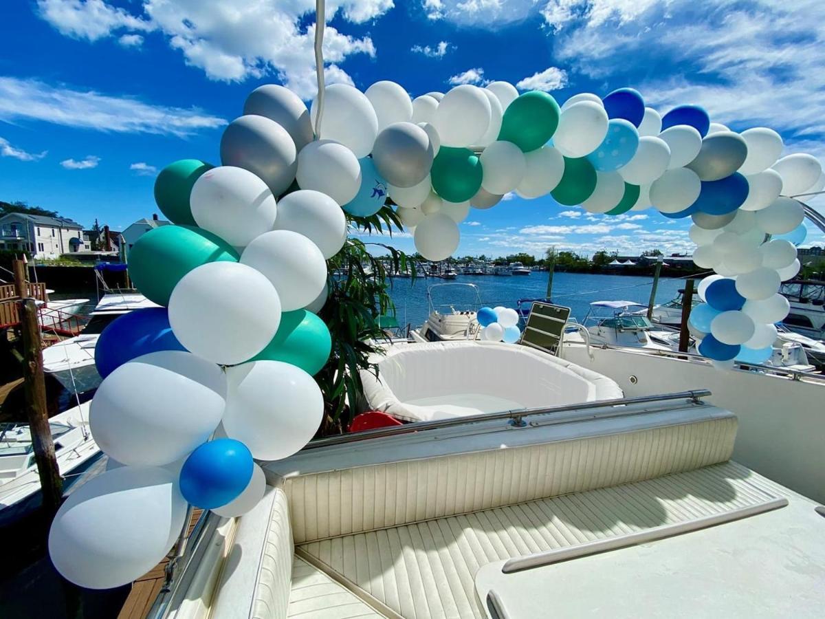 Botel Oceanfront 3-decks @ Yacht *
