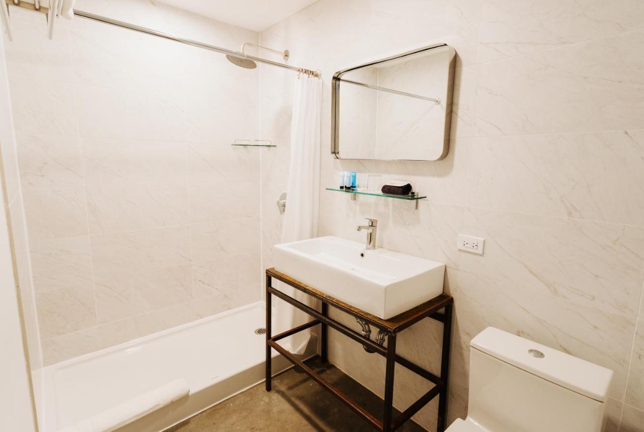 Alameda, Highline Hotel