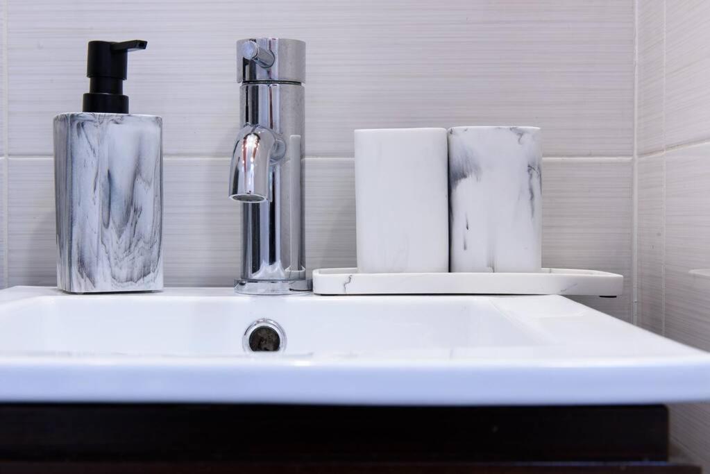 Apartment 24-17 Renovated Prime Location Wd