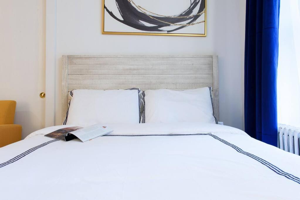 24-17 Renovated Prime Location Wd * New York