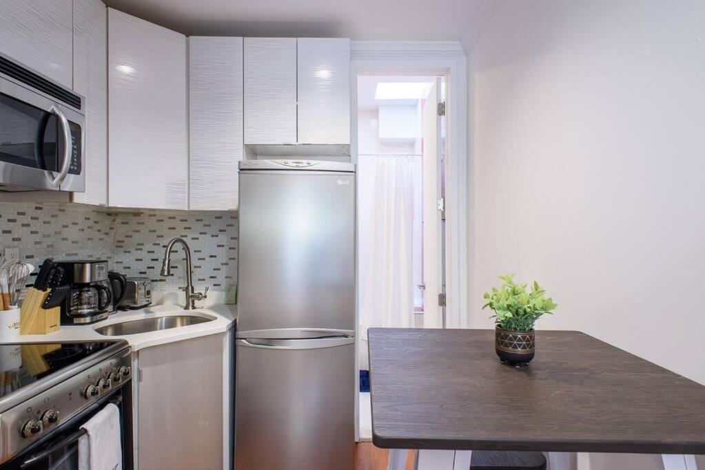 24-17 Renovated Prime Location Wd Apartment New York