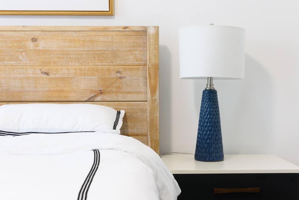 454-3w Prime Location 2br Newly Furnished Sleeps 5 Apartment *