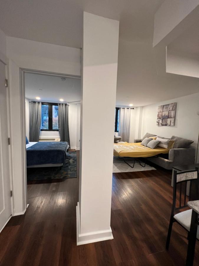 Cozy 1 Bedroom With Outdoor Patio Space Appartement New York