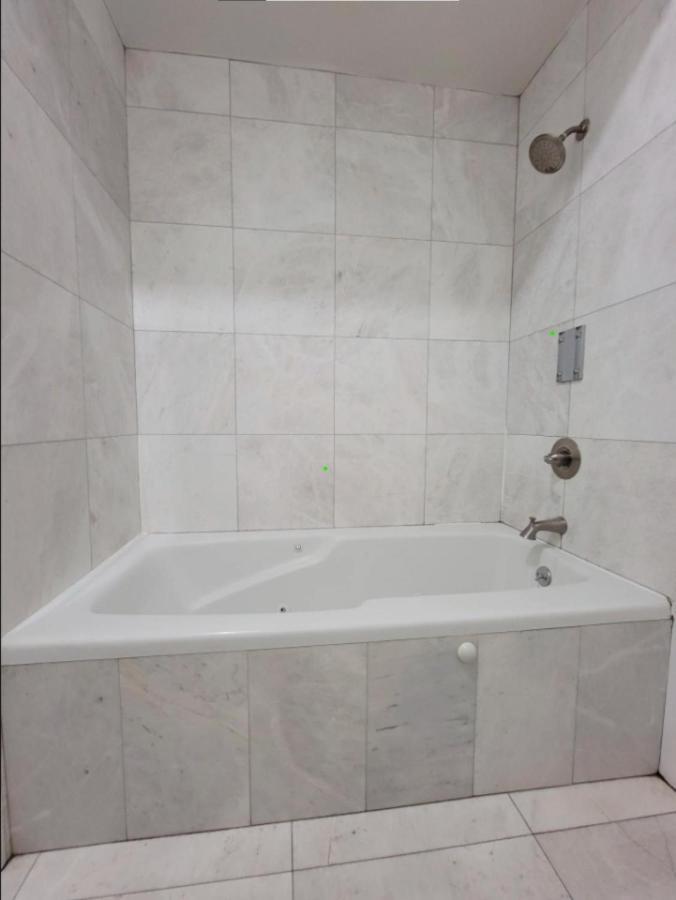 Luxurious With Backyard And Jacuzzi Maison d'hôtes New York