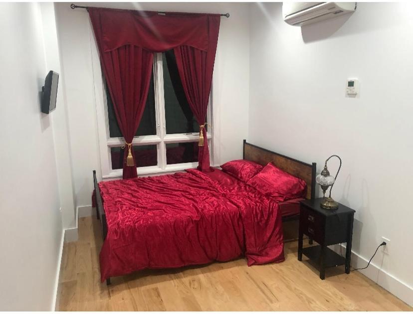 2 Bed Duplex With Private Yard Séjour chez l'habitant