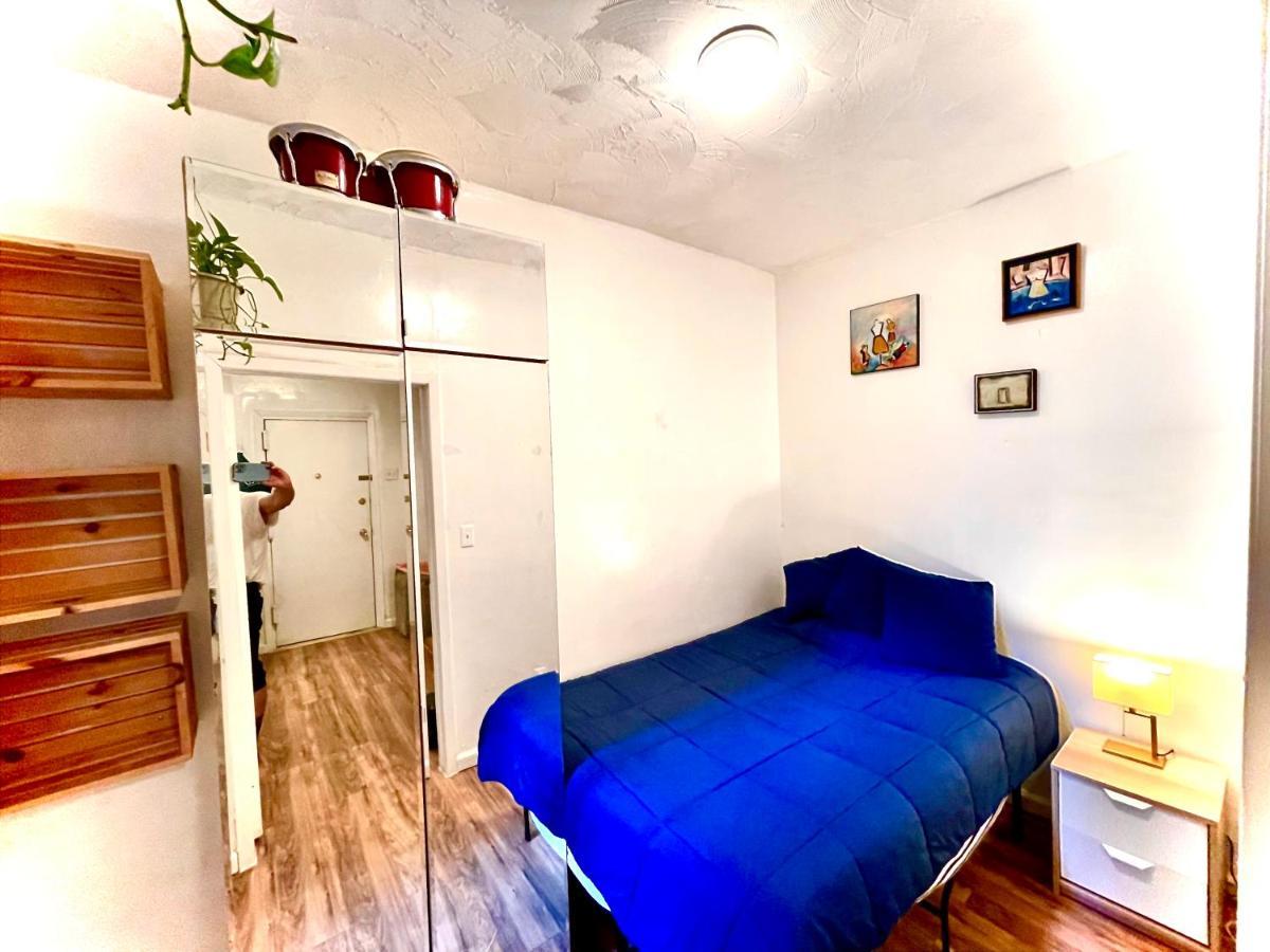 Bedroom 10 Mins To Times Square! And Is First Floor Séjour chez l'habitant