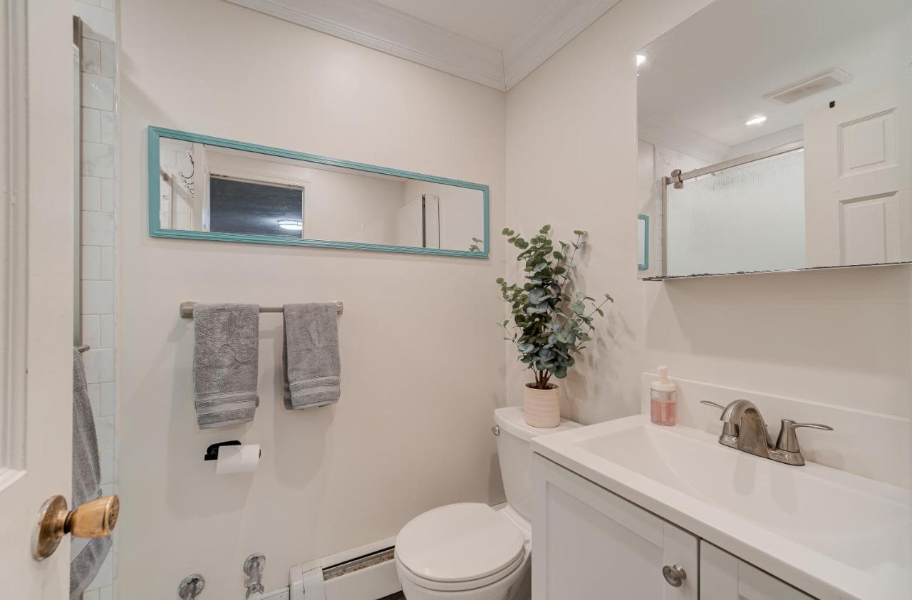 Wonderful Getaway In Canarsie Brooklyn With Parking Apartment New York