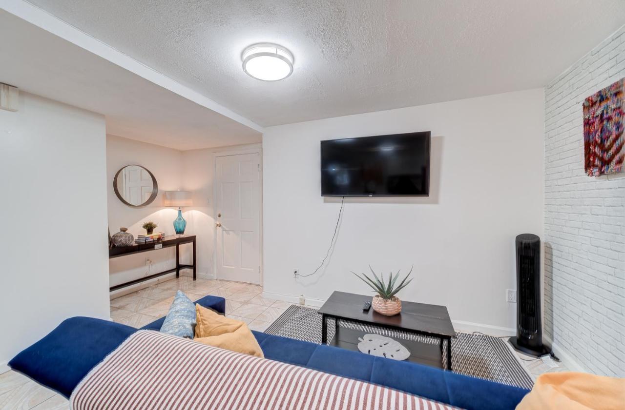 Wonderful Getaway In Canarsie Brooklyn With Parking Apartment