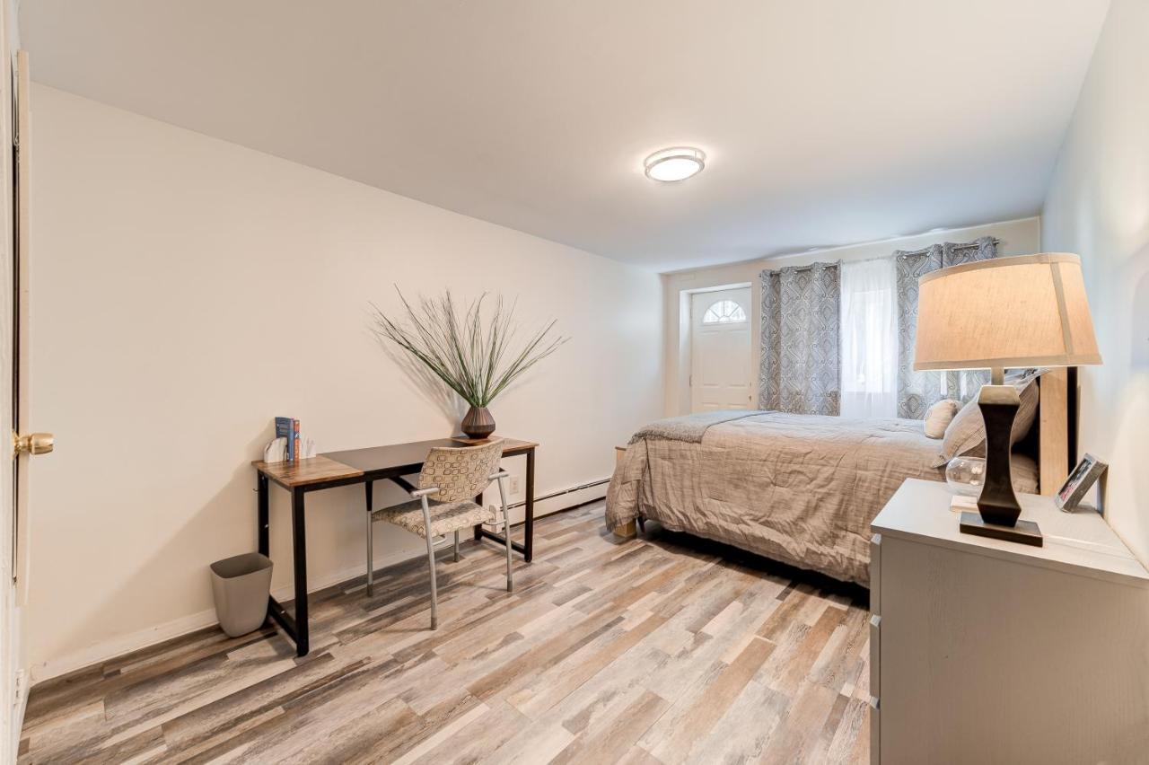 Wonderful Getaway In Canarsie Brooklyn With Parking *