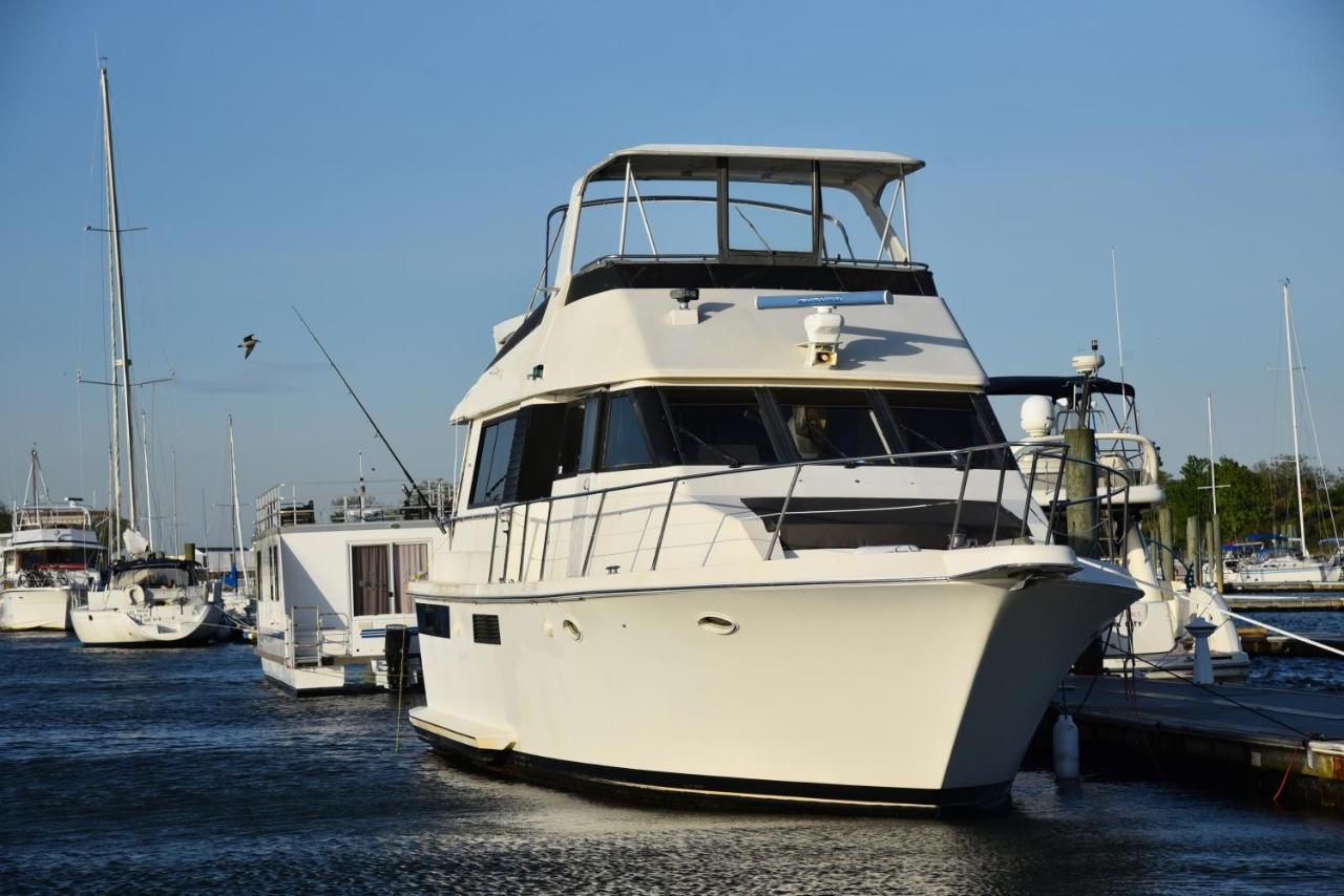 Cozy Ocean 3xdeck Yacht Botel *