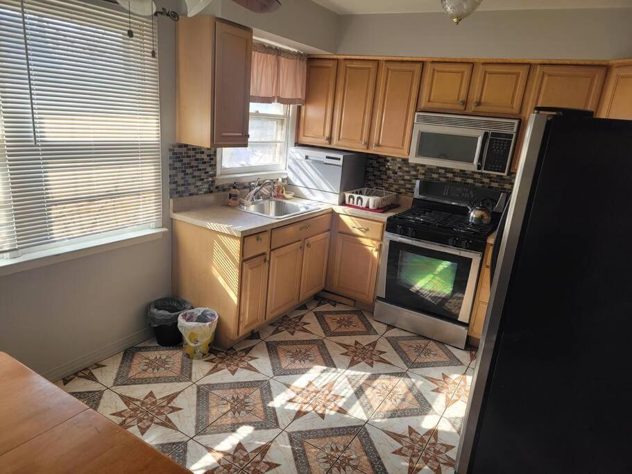 Private Near Ferry And Park *